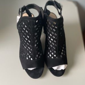 Vince Camuto Peep Toe sling back sandals